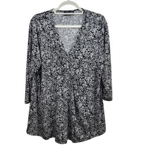 Lane Bryant Black And White Floral Pattern 3/4 Length Sleeve Top Size 14/16